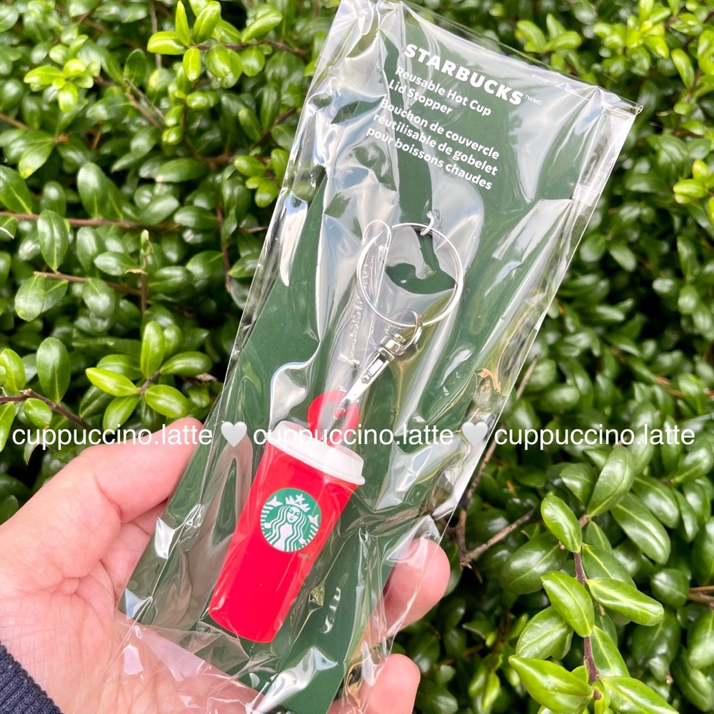 NWT☕️Starbucks 2025 Holiday Red Silicone Hot Cup Reusable Charm Stopper Keychain